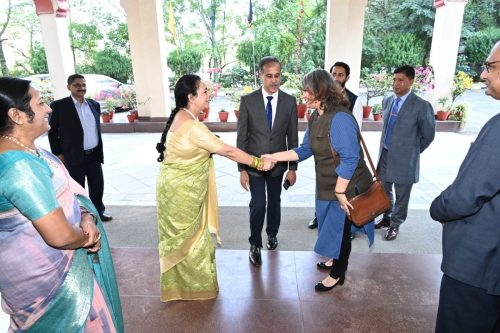 476608a35100404497f51d2b4f575b53